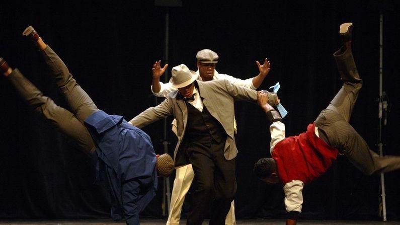 Il Festival dei Due Mondi di Spoleto presenta lo spettacolo "Ciak si gira!" della Pockemon Crew, un omaggio al cinema musicale degli anni '30 e '40. Aperte le prevendite per l'evento del 10 dicembre al Teatro Nuovo Gian Carlo Menotti. Offerta speciale Festival Christmas Card. Informazioni su www.festivaldispoleto.com. Il Festival dei Due Mondi di Spoleto presenta lo spettacolo "Ciak si gira!" della Pockemon Crew, un omaggio al cinema musicale degli anni '30 e '40. Aperte le prevendite per l'evento del 10 dicembre al Teatro Nuovo Gian Carlo Menotti. Offerta speciale Festival Christmas Card. Informazioni su www.festivaldispoleto.com.