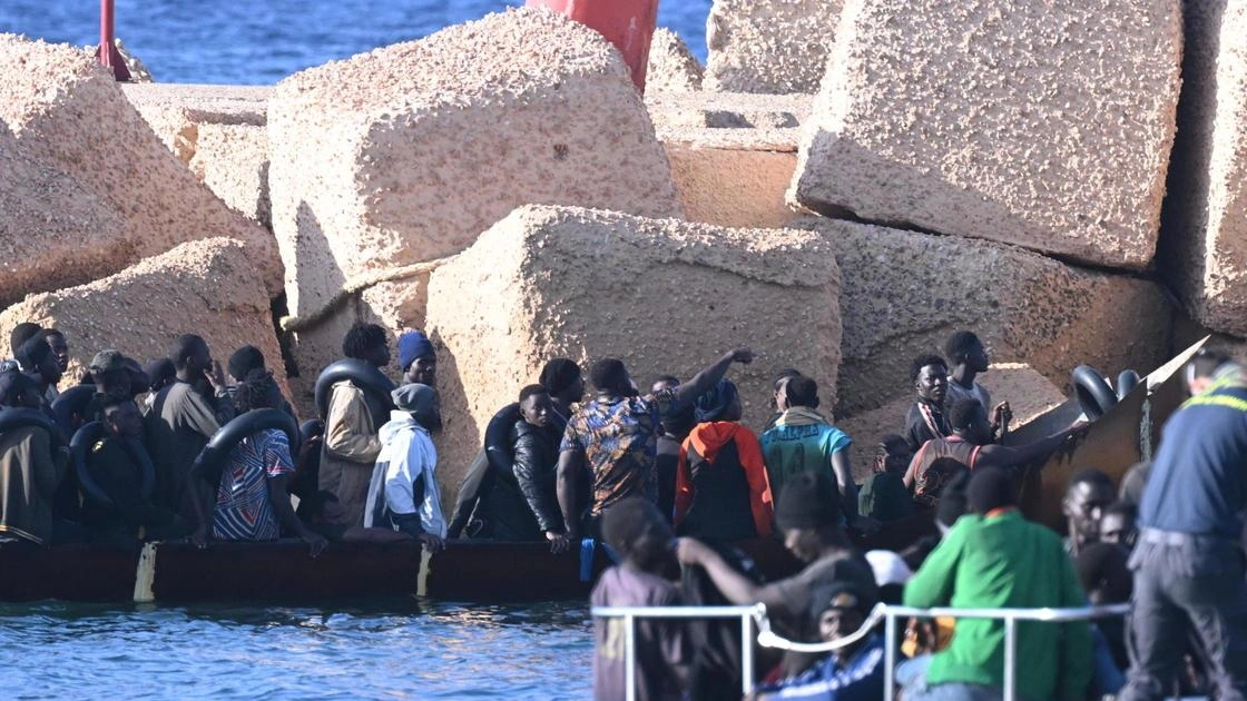 Affare migranti in Cassazione. Condanna a 4 anni annullata