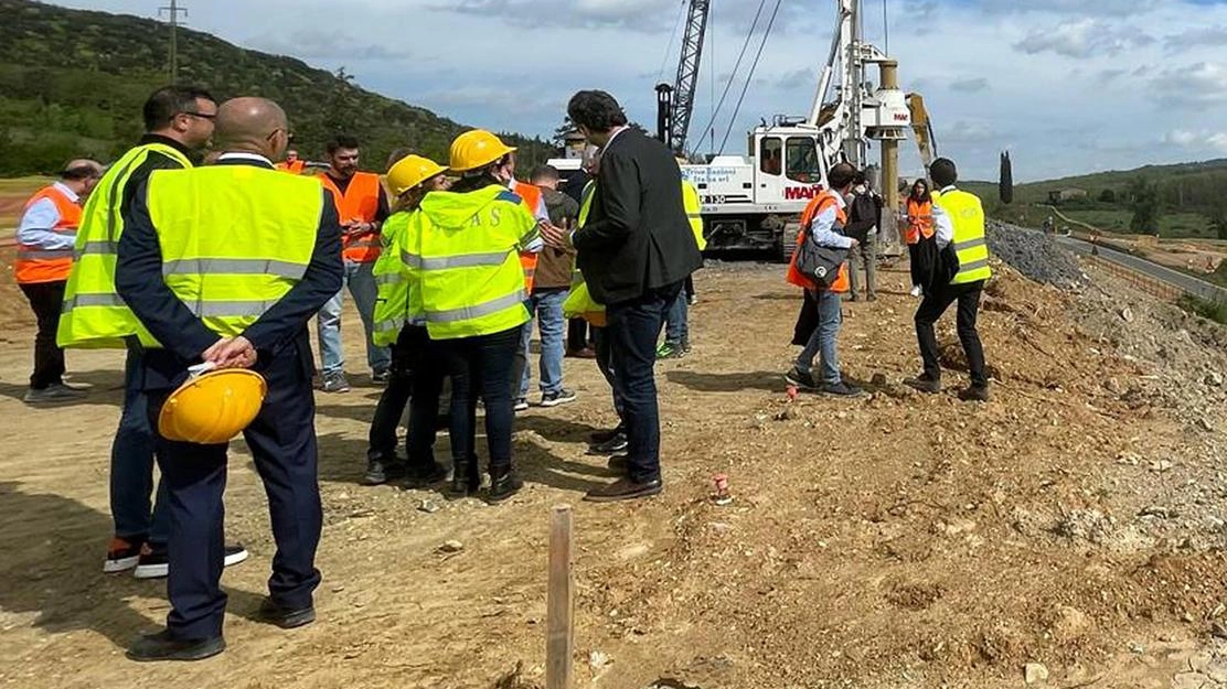Uno dei sopralluoghi istituzionali sui cantieri della Due Mari Uno dei sopralluoghi istituzionali sui cantieri della Due Mari