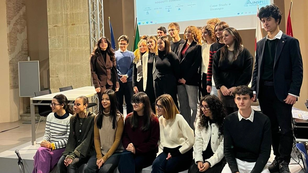 La premiazione degli studenti dell’istituto Forti al Cisternino di Livorno La premiazione degli studenti dell’istituto Forti al Cisternino di Livorno