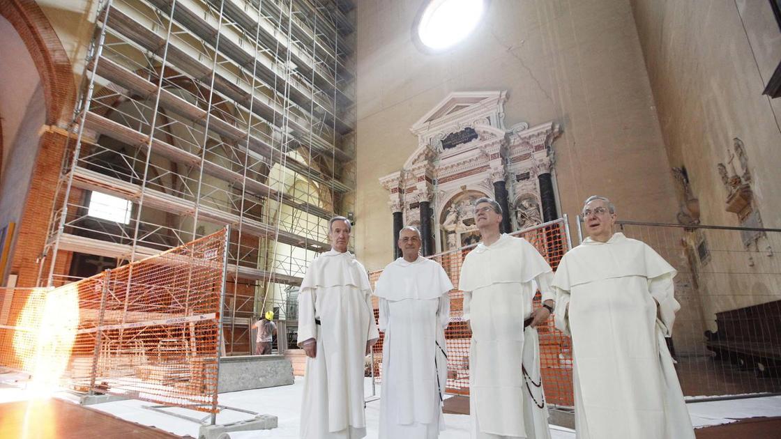 https://www.lanazione.it/image-service/view/acePublic/alias/contentid/MjlkM2NlNzMtOTEzMC00/0/lavori-a-san-domenico-montati-i-ponteggi-contro-le-infiltrazioni-dacqua-dal-tetto.jpeg?f=16:9&w=1200&h=630