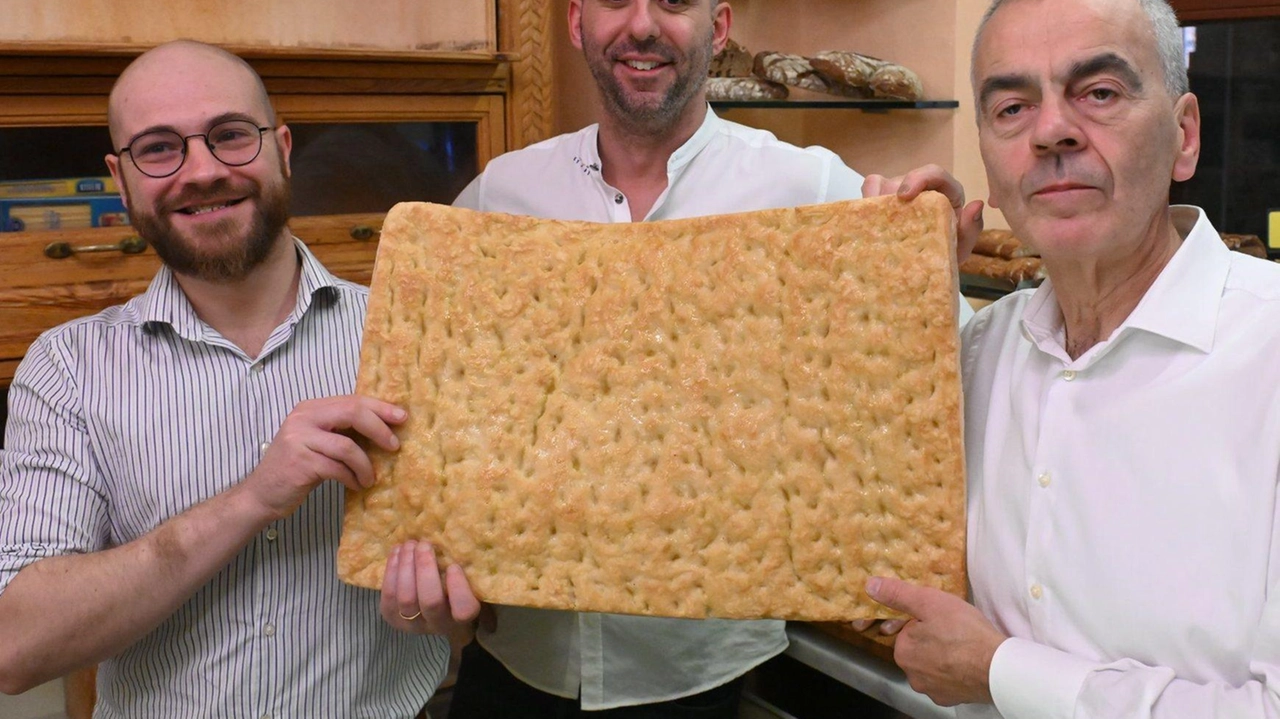La schiacciata bella unta del Forno Giusti (foto Alcide) La schiacciata bella unta del Forno Giusti (foto Alcide)