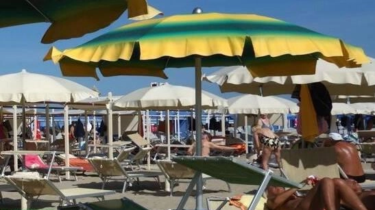 Anche per l’estate 2025 ci saranno gli ombrelloni sociali alle spiagge comunali attrezzate per famiglie a basso reddito Anche per l’estate 2025 ci saranno gli ombrelloni sociali alle spiagge comunali attrezzate per famiglie a basso reddito