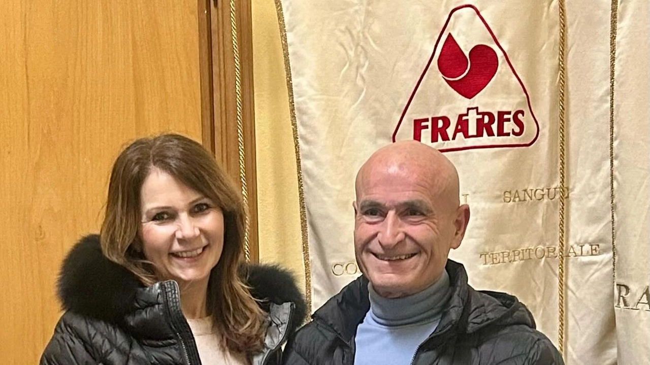 Santi Fabrizio premiato dalla presidente Lara Crudeli Santi Fabrizio premiato dalla presidente Lara Crudeli