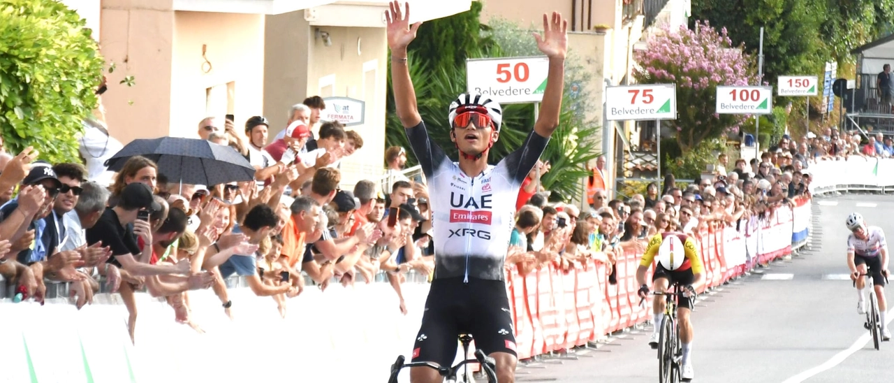 Ciclismo: un gigante Del Toro fa tris nel Gp Città di Peccioli