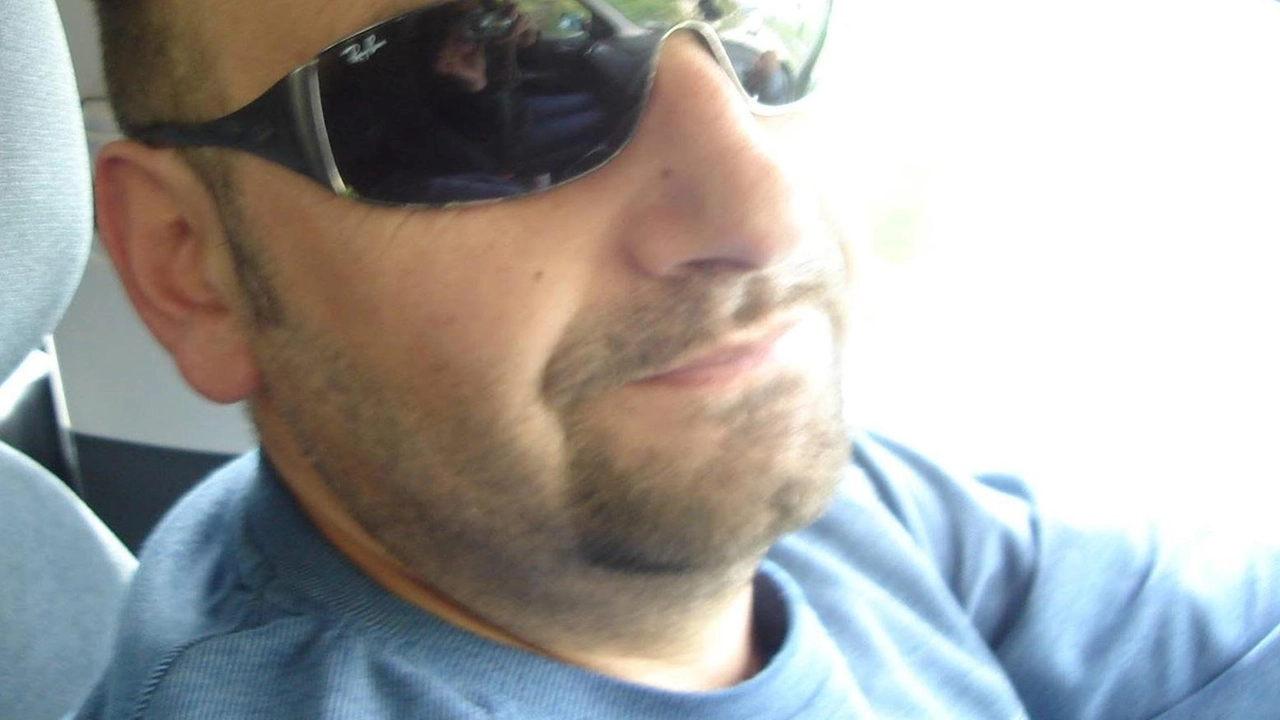 PASSIGNANO - Si svolgeranno oggi alle 14.30 i funerali di Riccardo Coccolini, il sindacalista della Fiom Cgil che ha perso... PASSIGNANO - Si svolgeranno oggi alle 14.30 i funerali di Riccardo Coccolini, il sindacalista della Fiom Cgil che ha perso...