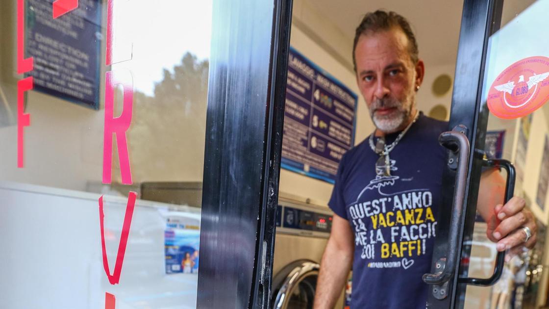 Furto di giorno alla lavanderia. Il ladro ha agito a volto scoperto: "Aveva già colpito altri negozi"