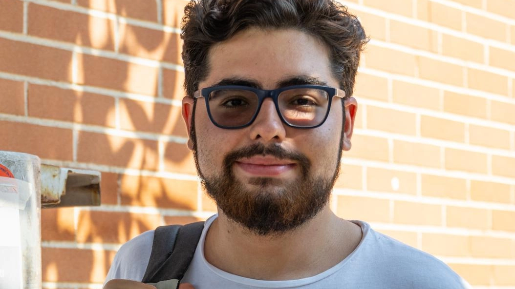 Aspiranti allievi affrontano la prova di ammissione alla Scuola Superiore Sant’Anna a Pisa, con sogni e speranze di un futuro nell'ingegneria. Studenti provenienti da diverse città italiane si preparano ad affrontare la sfida per accedere a questa prestigiosa istituzione. Aspiranti allievi affrontano la prova di ammissione alla Scuola Superiore Sant’Anna a Pisa, con sogni e speranze di un futuro nell'ingegneria. Studenti provenienti da diverse città italiane si preparano ad affrontare la sfida per accedere a questa prestigiosa istituzione.