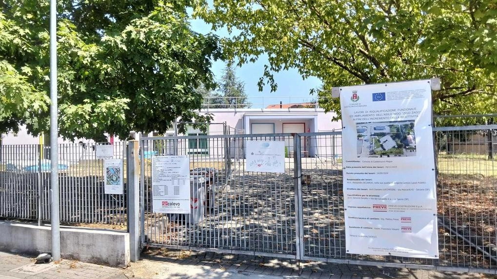 Il termine del cantiere, finanziato dal Pnrr, era previsto per lo scorso settembre. La minoranza attacca: "Altro che apertura imminente, chiediamo un sopralluogo".