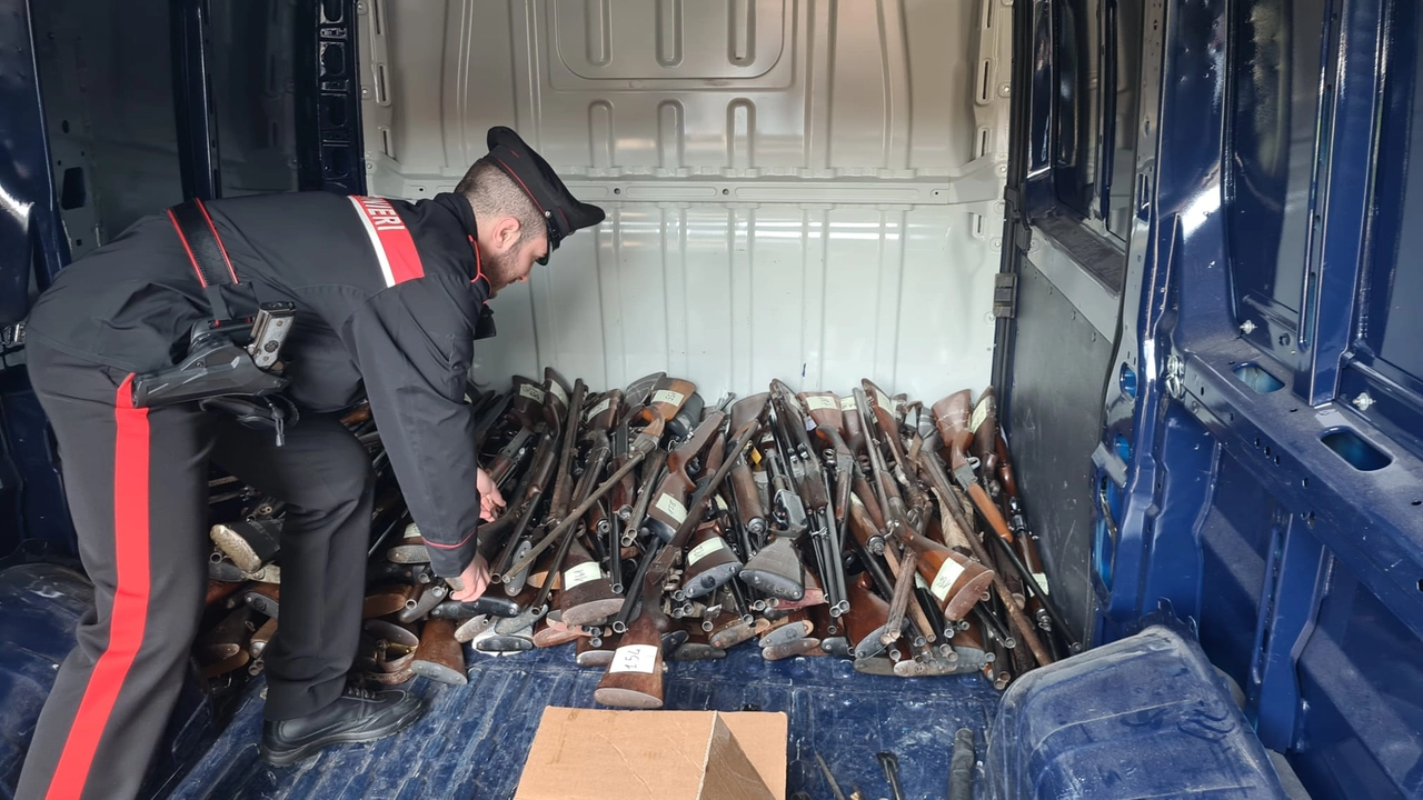 Parte delle armi portate dai carabinieri a Padova per essere distrutte Parte delle armi portate dai carabinieri a Padova per essere distrutte
