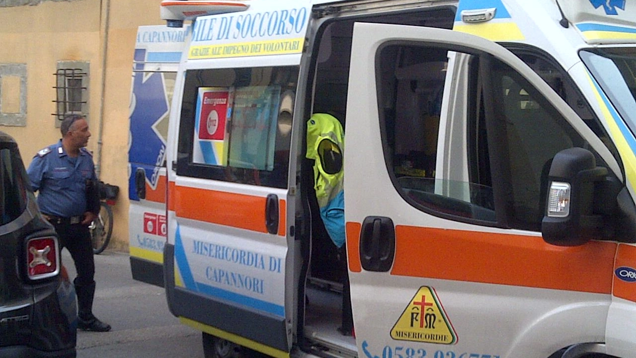 Uno dei recenti episodi violenti accaduti nella zona di piazza San Pierino con intervento di ambulanza e carabinieri Uno dei recenti episodi violenti accaduti nella zona di piazza San Pierino con intervento di ambulanza e carabinieri