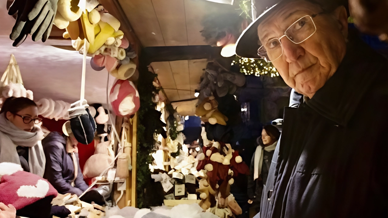 Tra i protagonisti del Circolo affollato di vip grazie a Fioroni. "La notte coi Ricchi e Poveri". Nel 2019 visita a sorpresa al mercatino. Un paio di pantofole e l’abbraccio della gente.