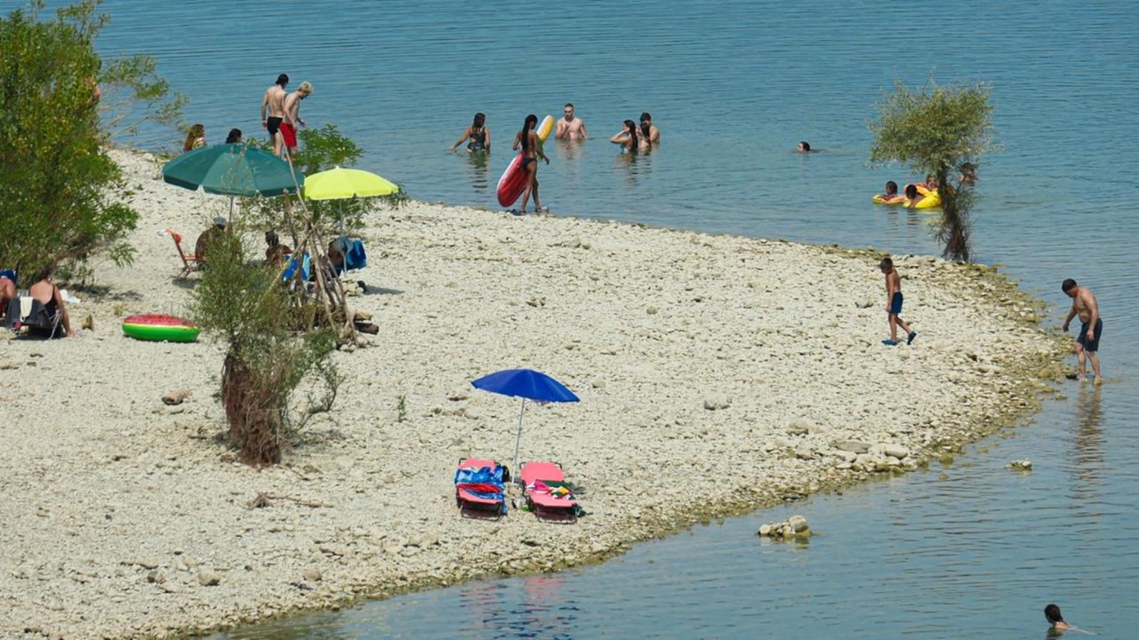 Scomparsa mentre fa il bagno a Bilancino, le ricerche della bimba concentrate a Cavallina Scomparsa mentre fa il bagno a Bilancino, le ricerche della bimba concentrate a Cavallina