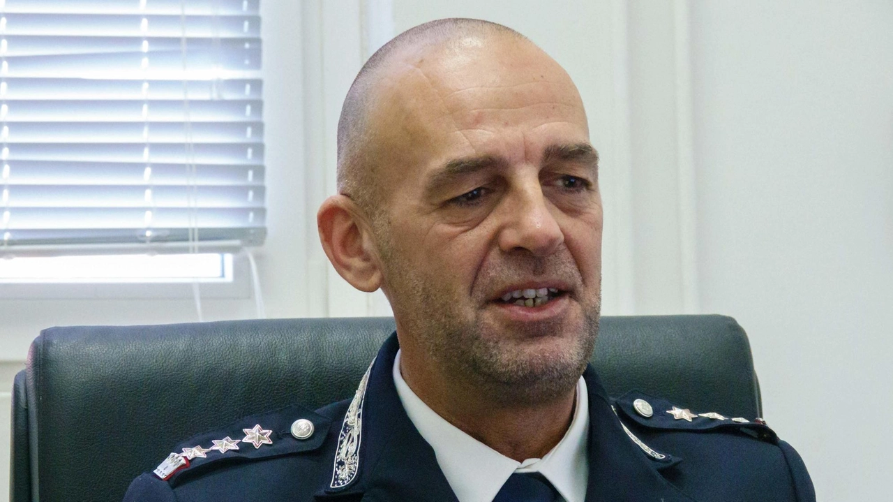 Francesco Bertoneri comandante della Polizia locale; doppio intervento al contrasto delle affissioni pubblicitarie abusive in centro Francesco Bertoneri comandante della Polizia locale; doppio intervento al contrasto delle affissioni pubblicitarie abusive in centro