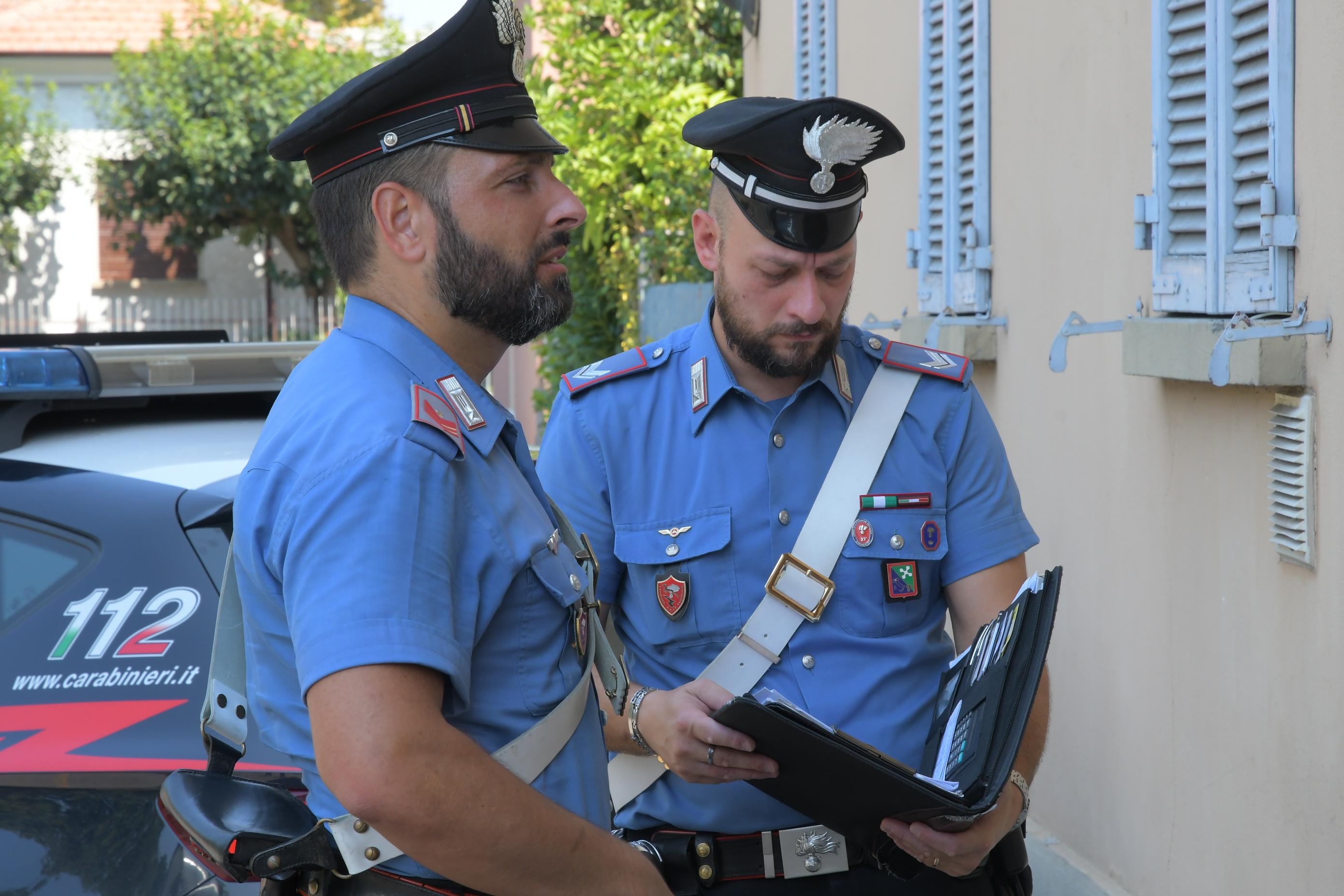 La famiglia è fuori a cena, i ladri svaligiano villa La famiglia è fuori a cena, i ladri svaligiano villa