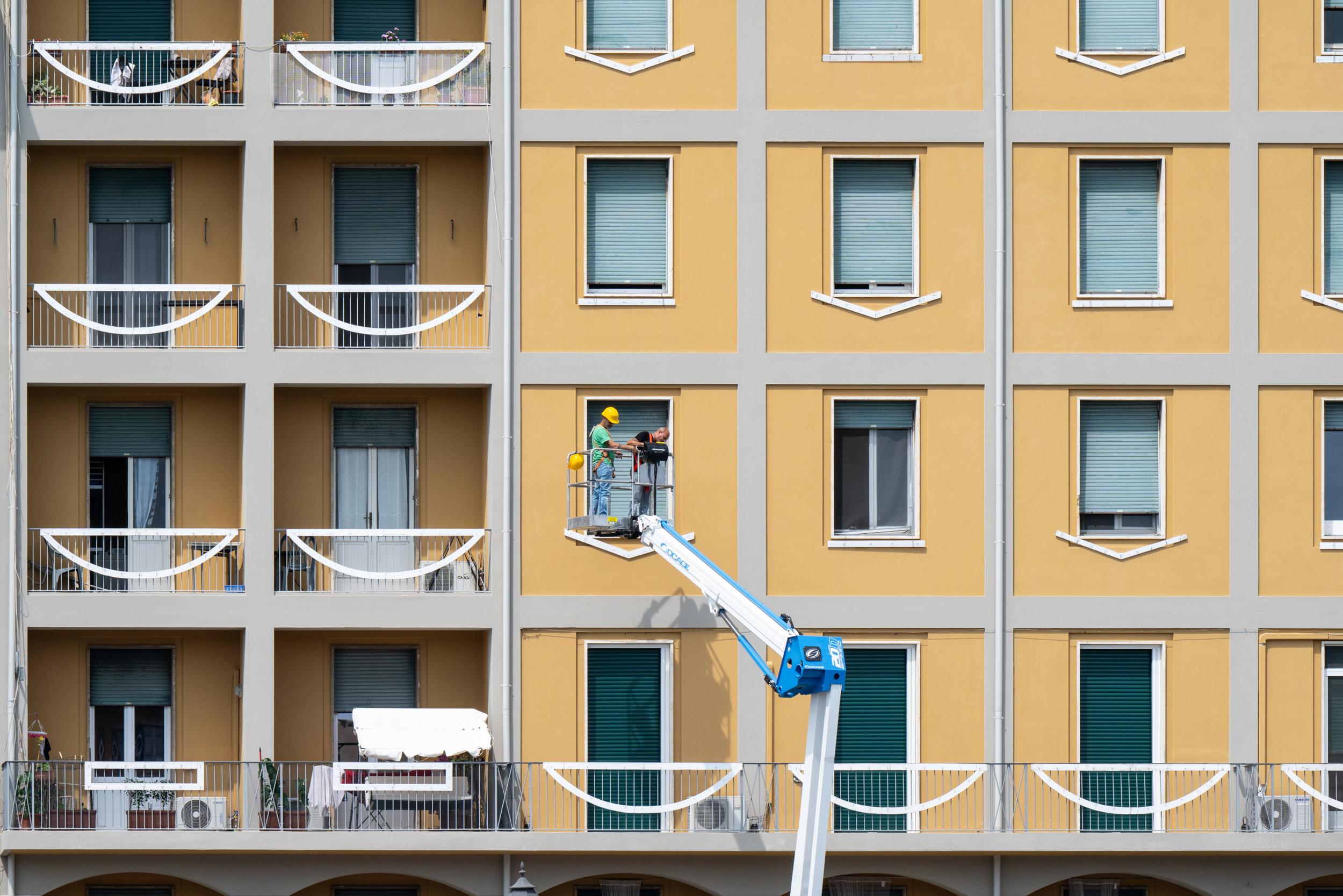 luminaria di pisa il dietro le quinte 100mila lumini da accendere le squadre al lavoro