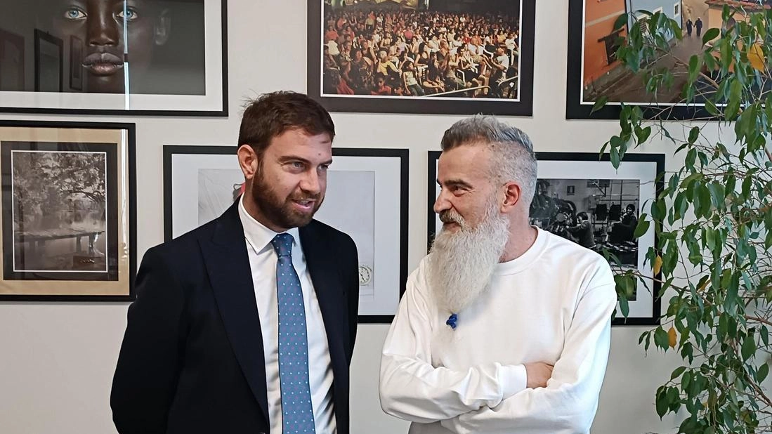 Il sindaco Luca Benesperi e Carlo Coda, dell’associazione Il Moderno Il sindaco Luca Benesperi e Carlo Coda, dell’associazione Il Moderno