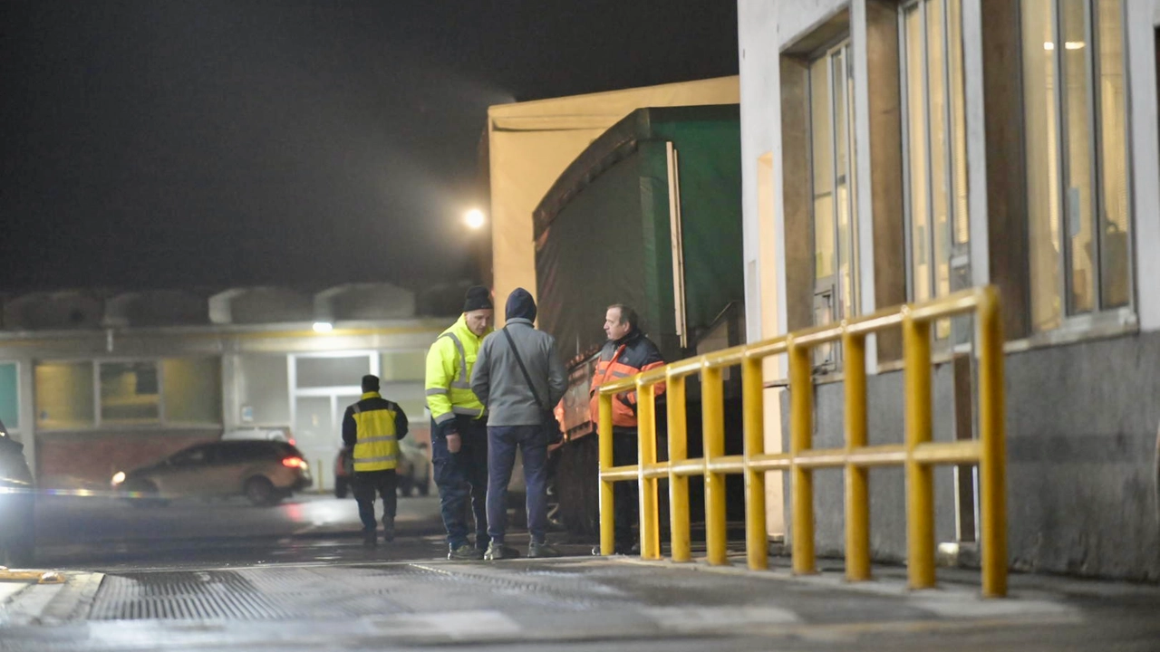Sotto choc anche gli altri lavoratori della Smurfit Kappa di Lunata (foto Alcide)
