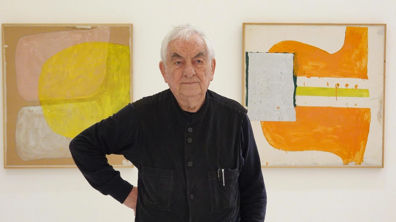 Daniel Buren, 85 anni. Da sabato a Pistoia la mostra Daniel Buren. Fare, disfare, rifare. . In alto, un’installazione a Villa di Celle