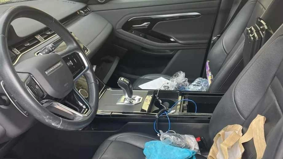 Una delle auto vandalizzate la scorsa notte. È successo a Iolo: il proprietario si è sfogato con un post su Facebook Una delle auto vandalizzate la scorsa notte. È successo a Iolo: il proprietario si è sfogato con un post su Facebook
