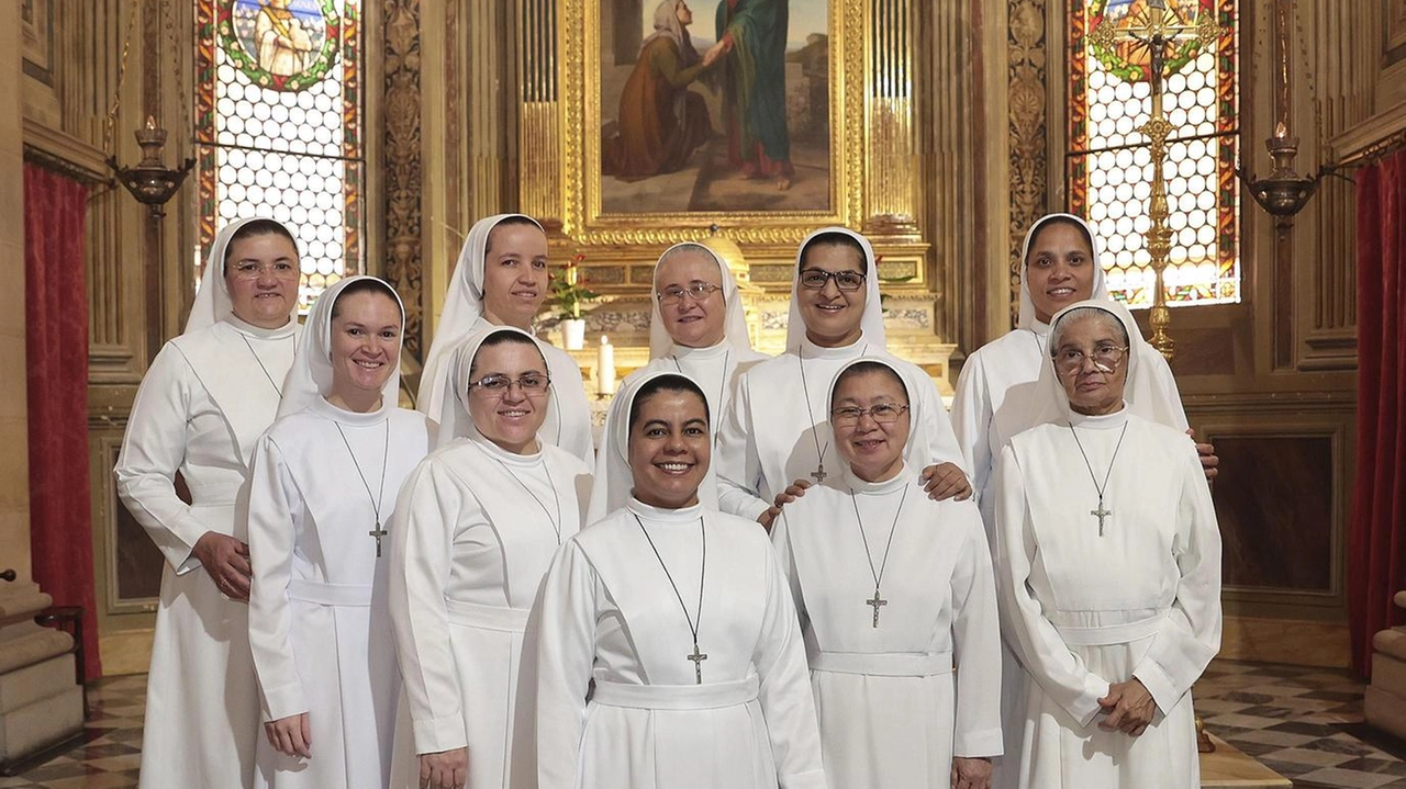 La foto di gruppo con suor Daisy. e le altre religiose che svolgono da tanti anni un’attività preziosa per la nostra città La foto di gruppo con suor Daisy. e le altre religiose che svolgono da tanti anni un’attività preziosa per la nostra città