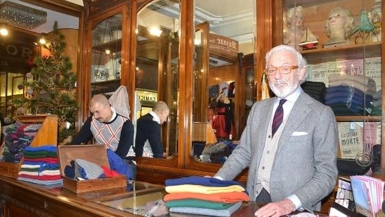 Aprirà domani il nuovo negozio di Umberto Tenucci, che si è trasferito dallo secolare fondo al 54 di ... Aprirà domani il nuovo negozio di Umberto Tenucci, che si è trasferito dallo secolare fondo al 54 di ...