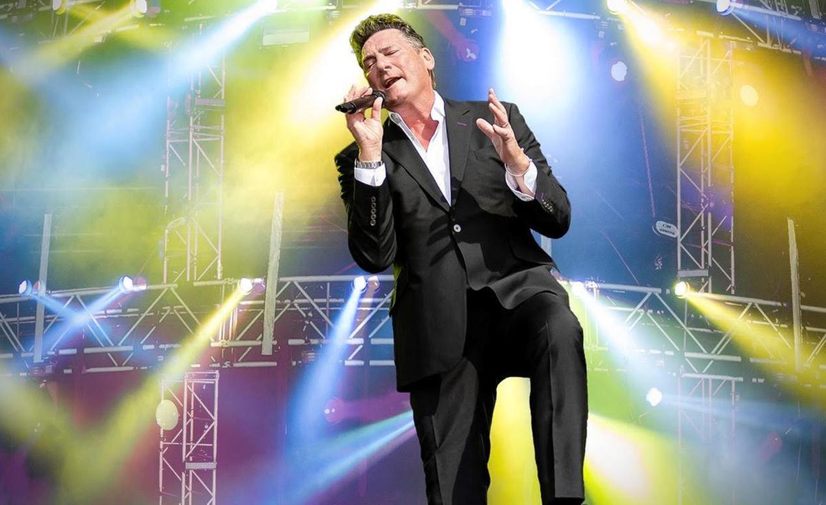 https://www.lanazione.it/image-service/view/acePublic/alias/contentid/MmFhYjkxYTYtYjIzMS00/0/rock-o-crooner-e-sempre-tony-hadley-la-musica-puo-arrivare-al-cuore.jpeg?f=1.91:1&w=1200
