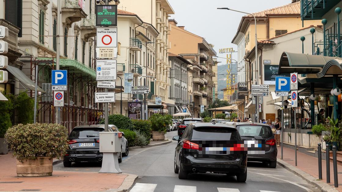 Montecatini, riecco la Ztl notturna: attesa per piazza XX Settembre Montecatini, riecco la Ztl notturna: attesa per piazza XX Settembre