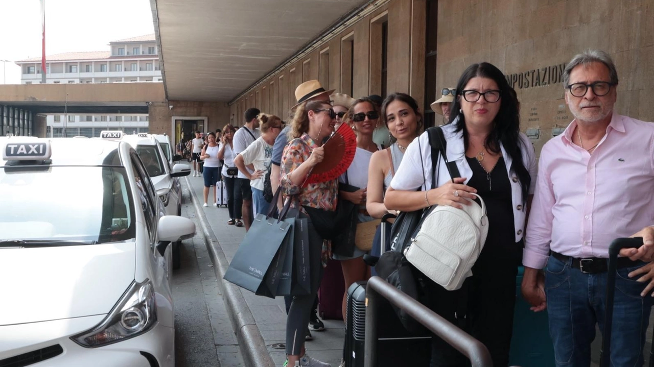 Ancora proteste ’bipartisan’ contro la sentenza della Cassazione che cambia le regole del settore. Cna Ncc ha già attivato i propri legali. Uritaxi: "In giro più mezzi, il traffico peggiorerà".