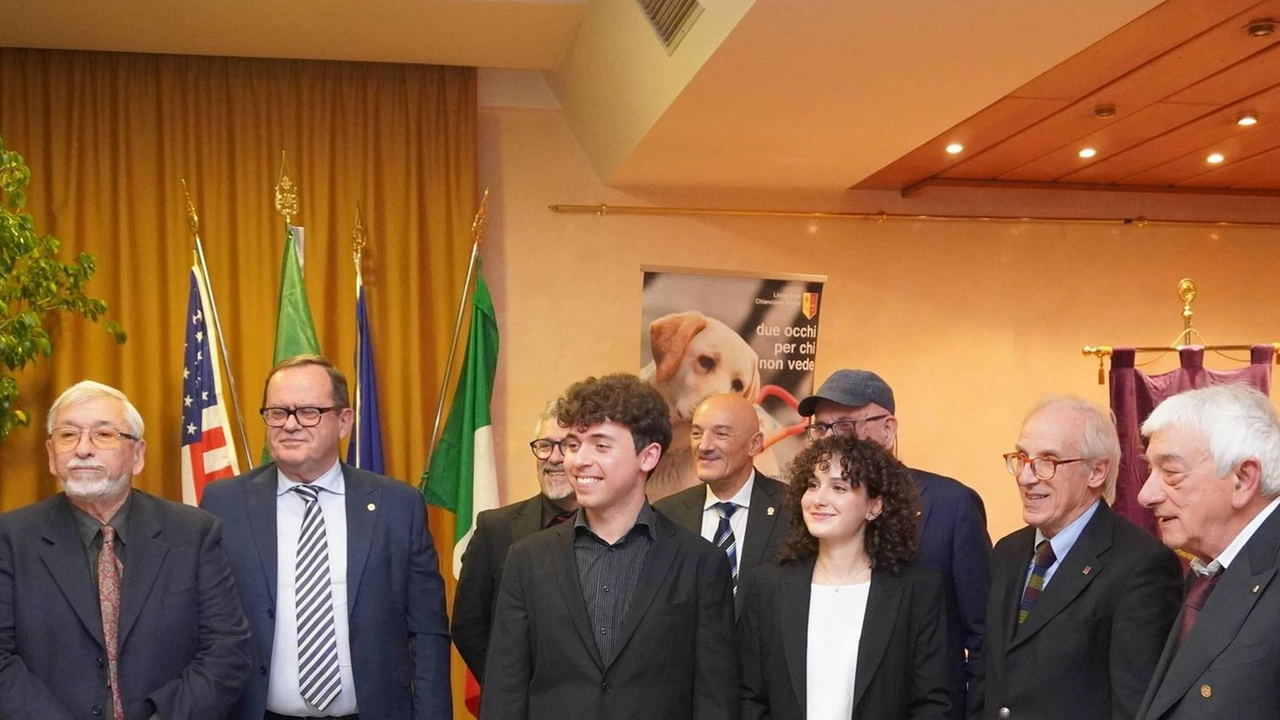 Licei Poliziani "asso pigliatutto". Anzi, per la precisione, è stata 5.a, sez. A, del Classico a fare cappotto nella trentesima... Licei Poliziani "asso pigliatutto". Anzi, per la precisione, è stata 5.a, sez. A, del Classico a fare cappotto nella trentesima...