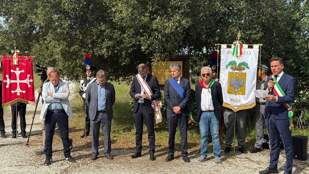Imbarazzo alla cerimonia per l’anniversario delle leggi razziali. Il presidente. Gottfried rinuncia al suo intervento pubblico: "Mai più dove sono loro"e.