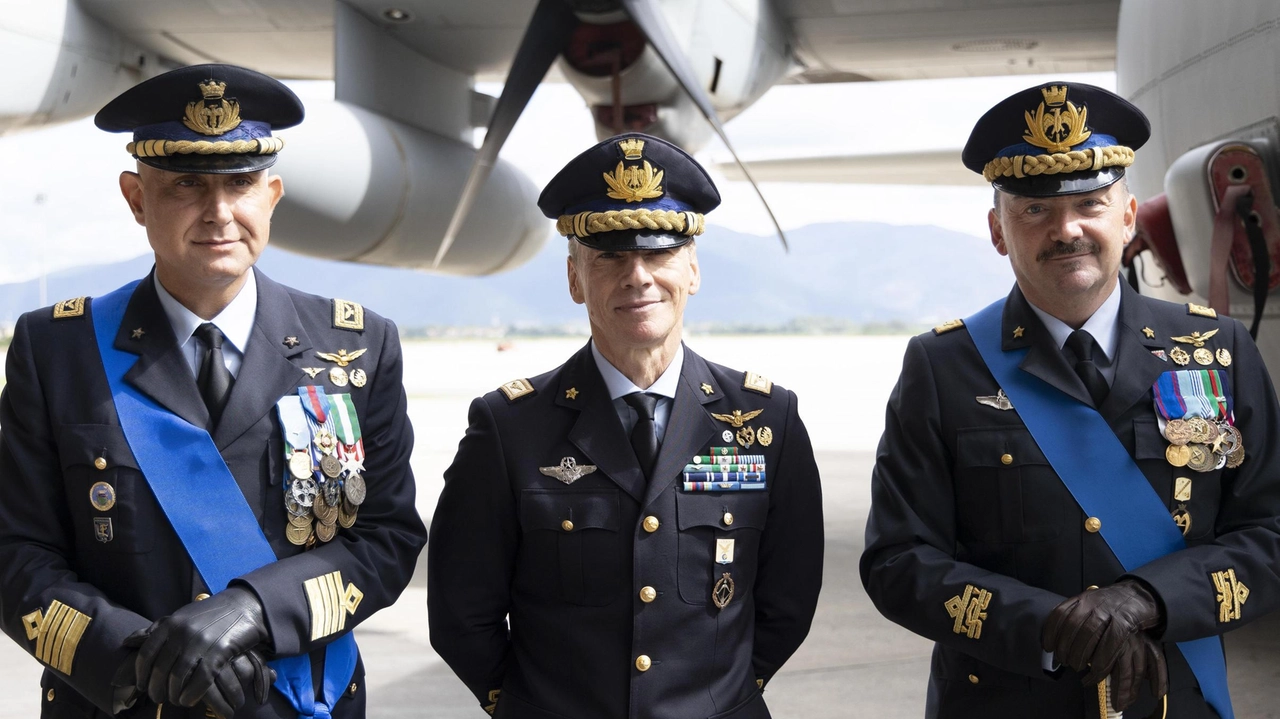 Il colonnello Luca Mazzini è il nuovo comandante: torna a Pisa dopo anni. Prende il posto del generale Addesa. "Abbiate a cuore la vostra sicurezza". . Il colonnello Luca Mazzini è il nuovo comandante: torna a Pisa dopo anni. Prende il posto del generale Addesa. "Abbiate a cuore la vostra sicurezza". .