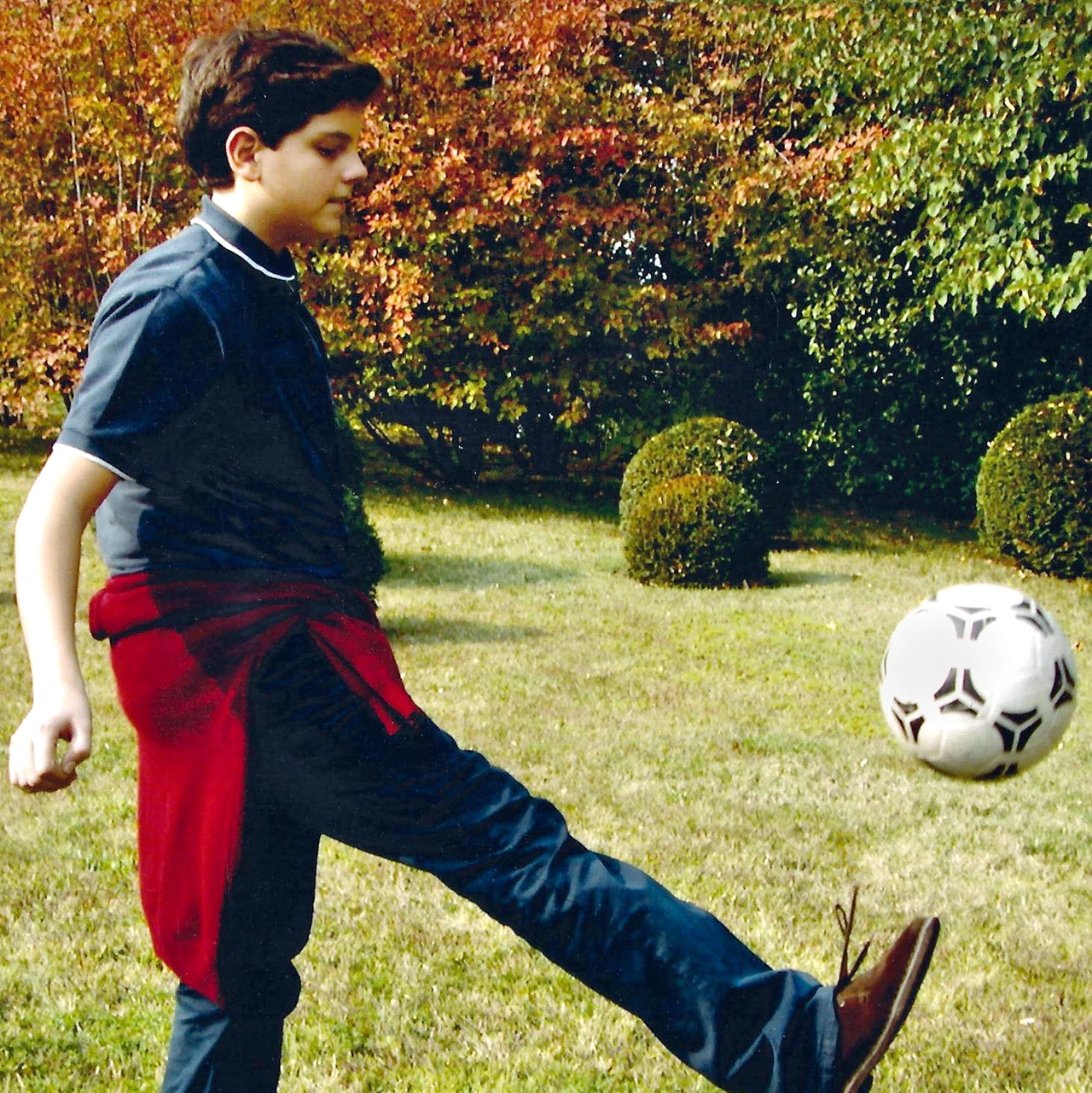 Carlo Acutis mentre gioca a pallone