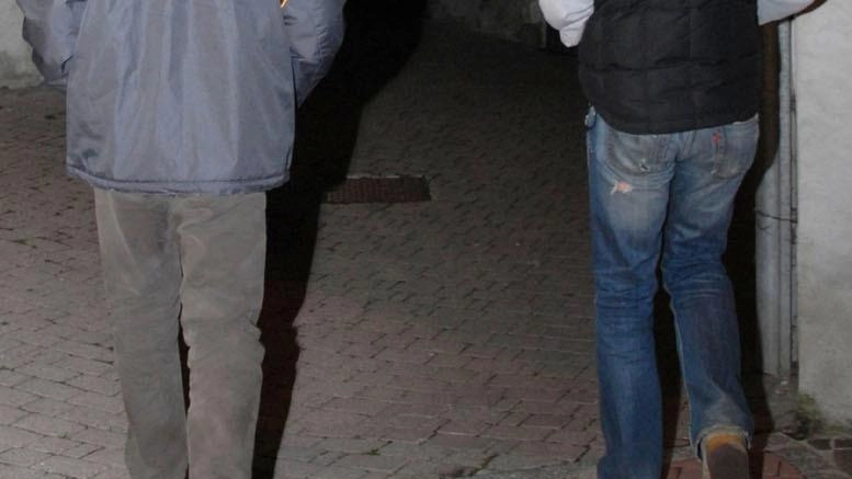 Controlli di vicinato in una foto di repertorio