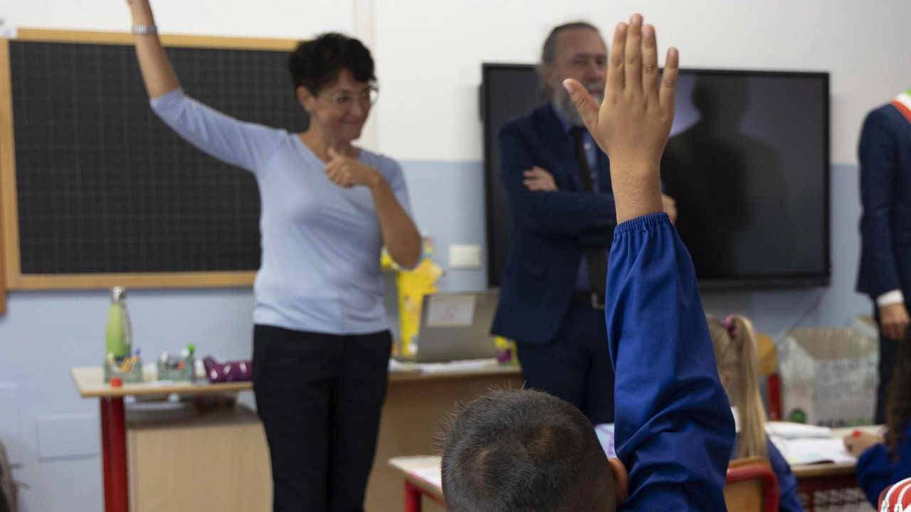 Andrea Simonetti a meno di due settimane dall’inizio della scuola traccia un bilancio "Totale provinciale vicino ai 4300 docenti, ai quali vanno sommati il sostegno e il potenziamento". Andrea Simonetti a meno di due settimane dall’inizio della scuola traccia un bilancio "Totale provinciale vicino ai 4300 docenti, ai quali vanno sommati il sostegno e il potenziamento".