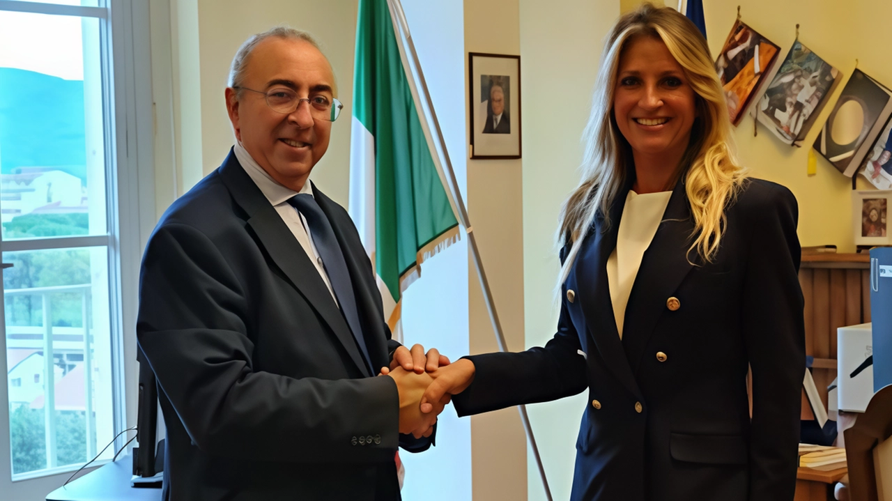 Il prefetto Di Nuzzo e il sindaco di Montevarchi, Silvia Chiassai Il prefetto Di Nuzzo e il sindaco di Montevarchi, Silvia Chiassai