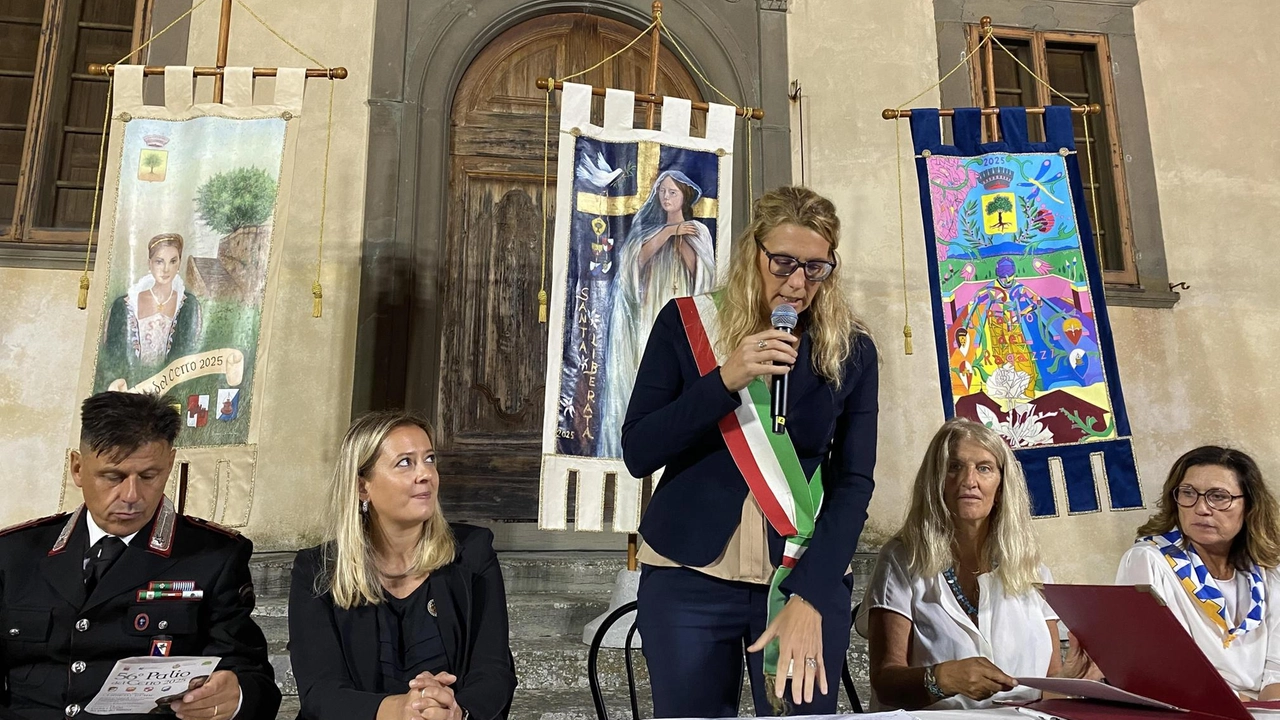 L’appuntamento è per oggi a partire dalle 22. I tre ’cenci’ presentati e benedetti in piazza.