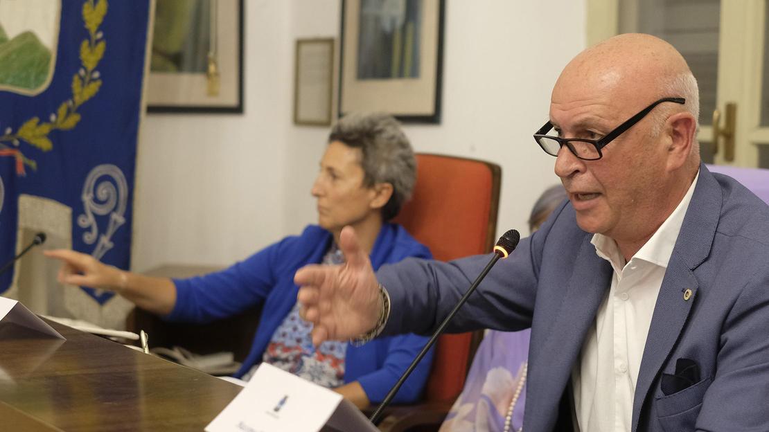 https://www.lanazione.it/image-service/view/acePublic/alias/contentid/MmFmOTNhMzktZjFhOC00/0/il-sindaco-bertoni-eletto-alla-guida-di-vm-formazione.jpeg?f=16:9&w=1200&h=630