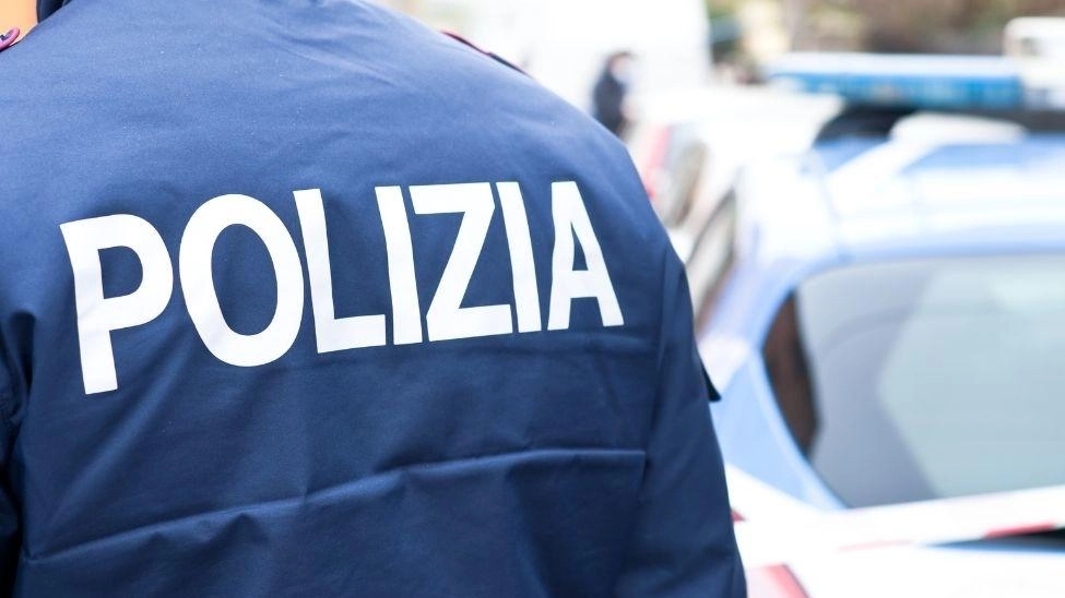 Gli agenti del commissariato di Pescia sono intervenuti in segito alla segnalazione della rissa Gli agenti del commissariato di Pescia sono intervenuti in segito alla segnalazione della rissa