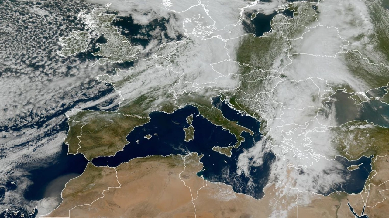 L'Italia sgombra dalle nuvole nell'immagine satellitare del Lamma L'Italia sgombra dalle nuvole nell'immagine satellitare del Lamma