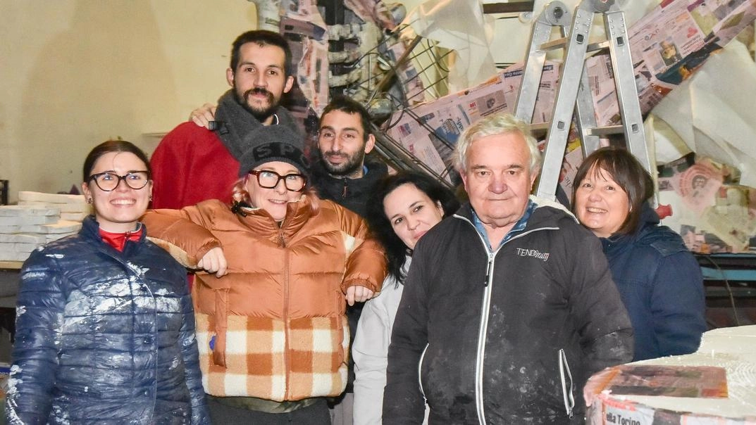 Tema "complesso" per il rione bianco-lilla che ha scelto per il suo carro il soggetto del film Coco. La presidente Belloni: "L’importante sono la memoria e il ricordo: ci insegnano ad inseguire i nostri sogni". Tema "complesso" per il rione bianco-lilla che ha scelto per il suo carro il soggetto del film Coco. La presidente Belloni: "L’importante sono la memoria e il ricordo: ci insegnano ad inseguire i nostri sogni".