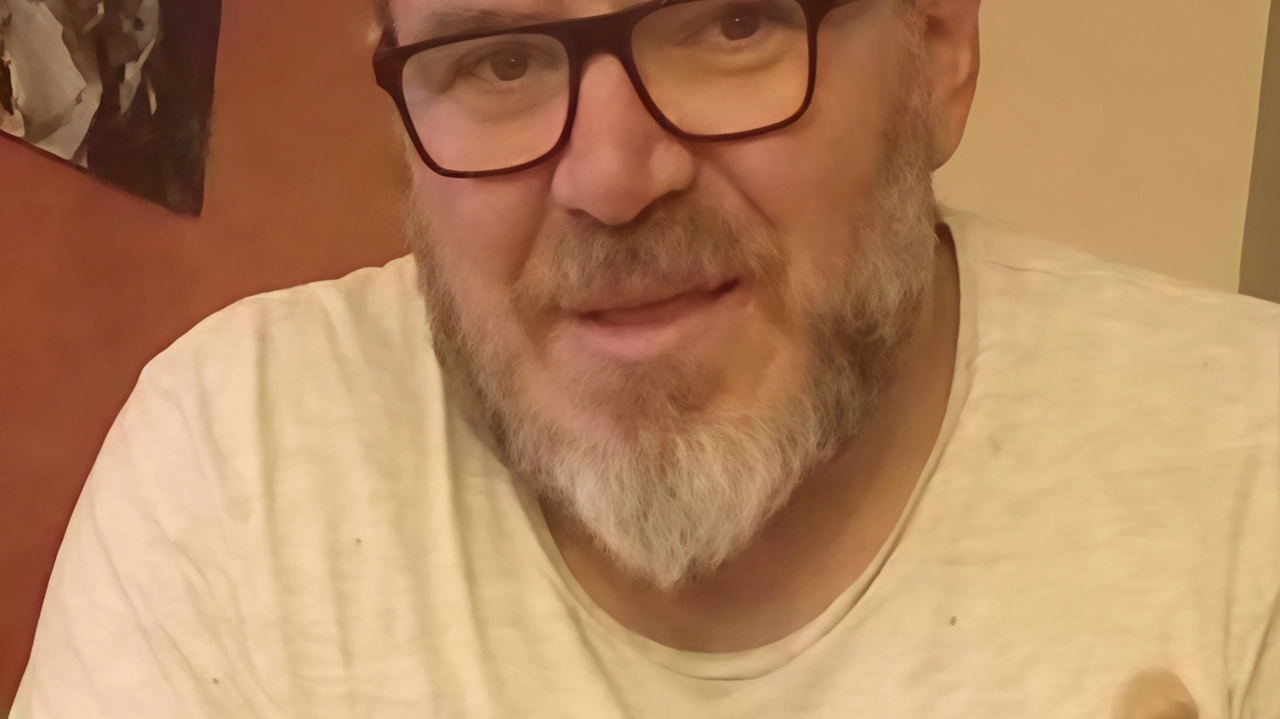 Gianluca Sacconi è il fondatore del gruppo facebook Comitato pendolari Valdelsa. Resistente a Castelfiorentino fino alla Pandemia (adesso può lavorare... Gianluca Sacconi è il fondatore del gruppo facebook Comitato pendolari Valdelsa. Resistente a Castelfiorentino fino alla Pandemia (adesso può lavorare...