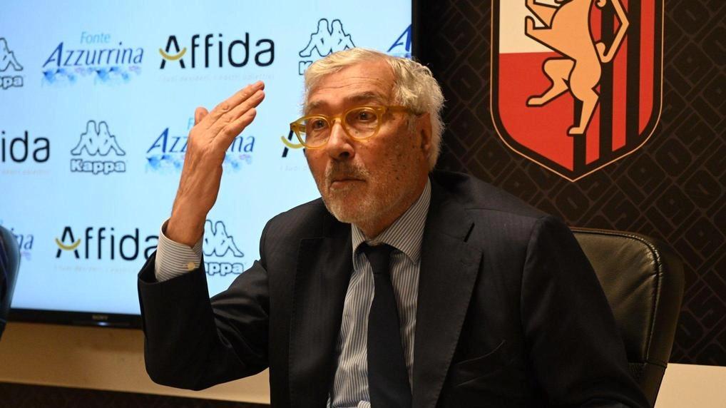 Il patron della Lucchese, Andrea Bulgarella (Foto Alcide) Il patron della Lucchese, Andrea Bulgarella (Foto Alcide)
