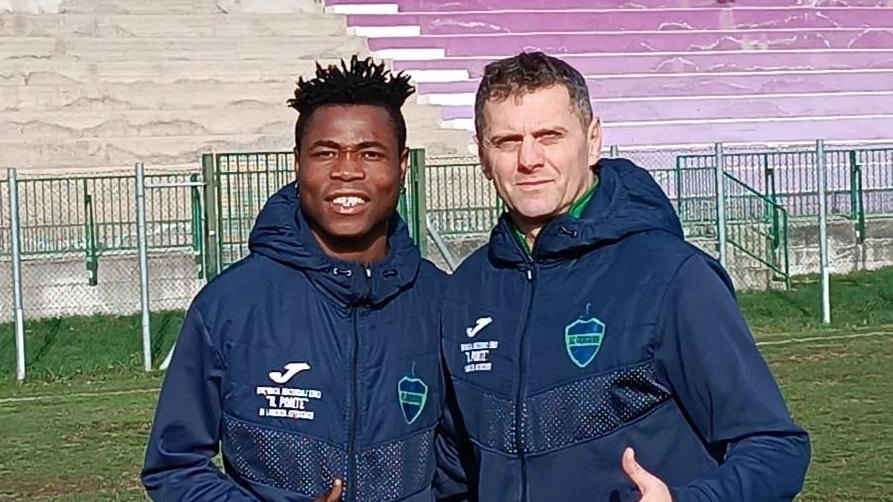 Paris Costa. Kamara con l’allenatore. Paolo Bravi che del ventenne ha detto: «E’ già un ottimo giocatore e con un importante impatto fisico, grandi margini di miglioramento» Paris Costa. Kamara con l’allenatore. Paolo Bravi che del ventenne ha detto: «E’ già un ottimo giocatore e con un importante impatto fisico, grandi margini di miglioramento»