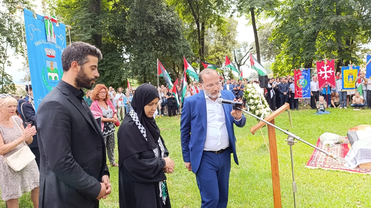 La madre di Marah Abu Zuhri al parco della Pace
