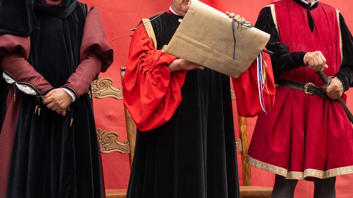 Il giorno di Ferragosto è un appuntamento da non mancare al Palio dei Terzieri di Città della Pieve Nella festa dell’Assunta si è tenuto il Lancio della Sfida tra Terzieri