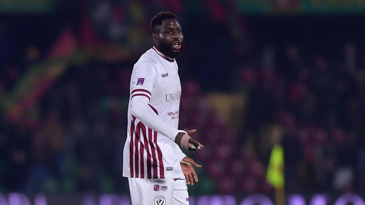 L’attaccante del Cesena Roberto Ogunseye L’attaccante del Cesena Roberto Ogunseye