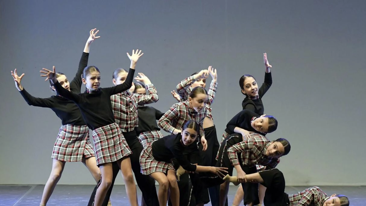 Ad Arezzo si terrà il festival "The other side of art" dedicato all'hip hop e alla street dance, con workshop, laboratori e un contest al teatro Tenda. L'evento promuove la partecipazione attiva dei giovani nelle discipline urbane della danza. Ad Arezzo si terrà il festival "The other side of art" dedicato all'hip hop e alla street dance, con workshop, laboratori e un contest al teatro Tenda. L'evento promuove la partecipazione attiva dei giovani nelle discipline urbane della danza.