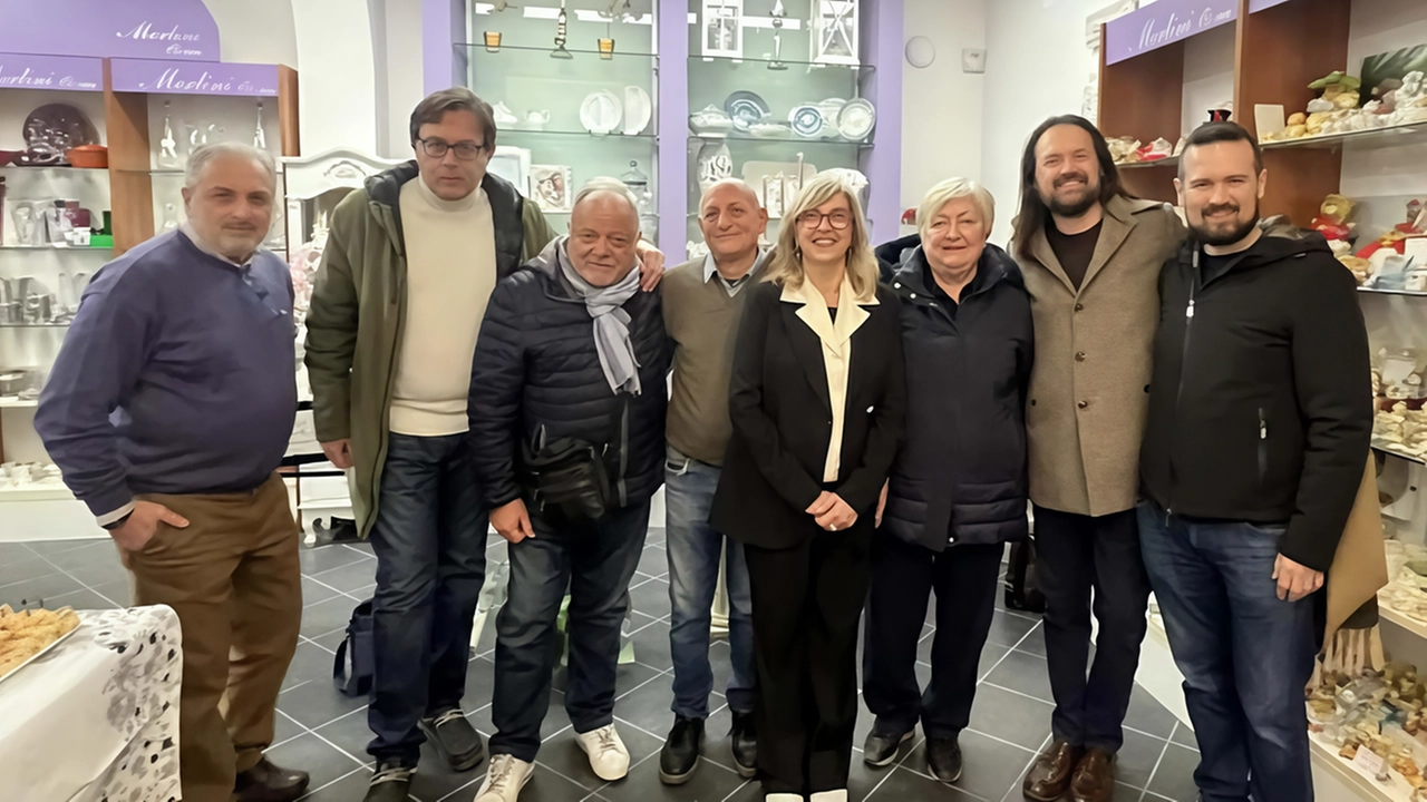 Lo storico negozio lascia. Le Melorie per trasferirsi. in piazza d’Appiano . Lo storico negozio lascia. Le Melorie per trasferirsi. in piazza d’Appiano .