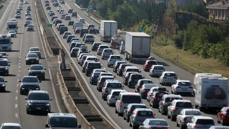 Traffico nel caos in autostrada (Foto archivio Ansa)